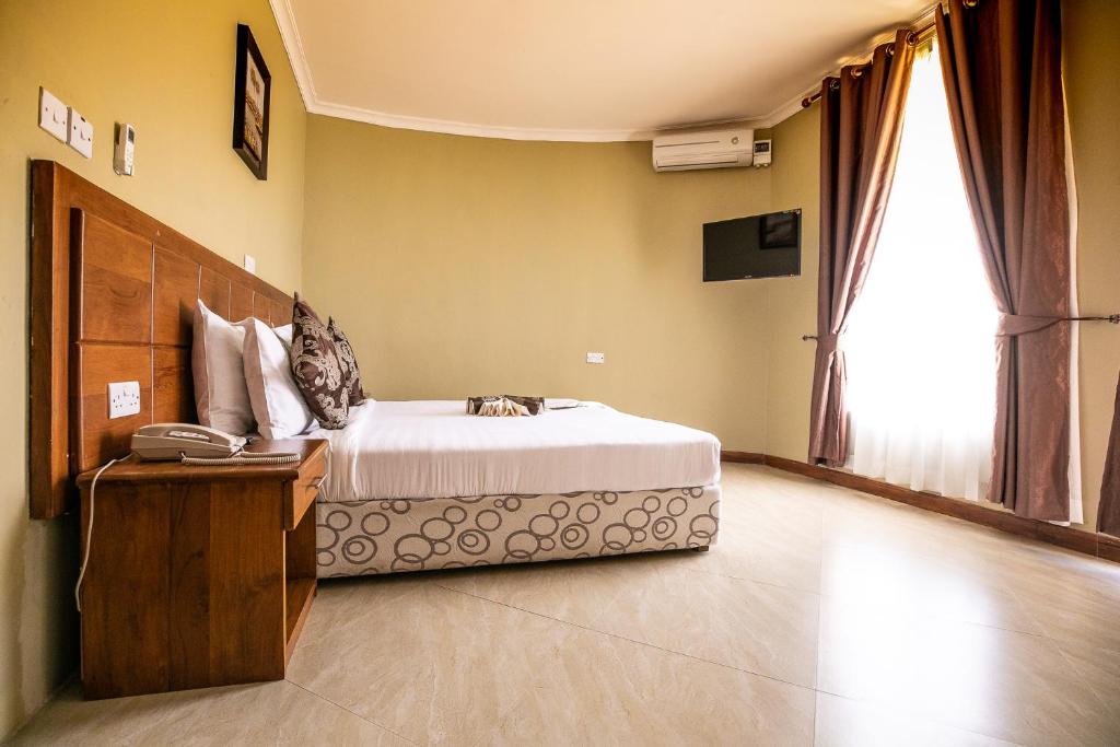 Masailand Safari and Lodge2