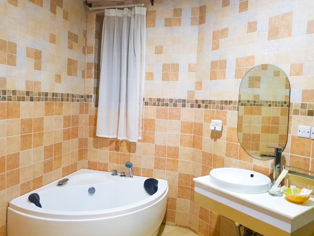 Masailand Safari and Lodge3